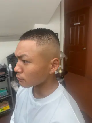 メンズ FADE&LINE三軒茶屋所属・稲垣隆史 スパイキー／フェードのヘアスタイル