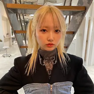 ミディアム DEAN豊橋店所属・🩵シオリ/透明感/ ハイトーン🩵のヘアスタイル