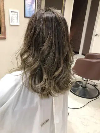 セミロング カラー 当日予約🆗ショート /ハイライト/松本のヘアスタイル