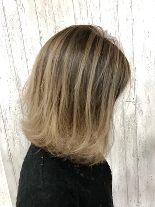 ミディアム LANI OOSAKAのヘアスタイル