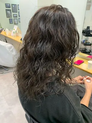 ミディアム カラー AR.MARA hair  studio所属・ウェーブパーマ サトウヒカルのヘアスタイル