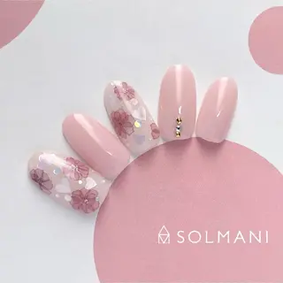 ネイル SOLMANI 予約担当のネイルデザイン