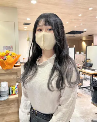 セミロング カラー Oasisgarden所属・レイヤー/ブリーチ MOMOのヘアスタイル