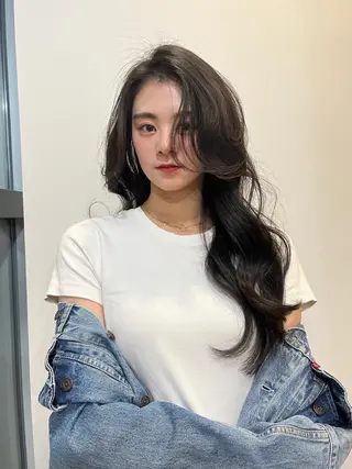 ロング 韓国ヘア レイヤーカットのヘアスタイル