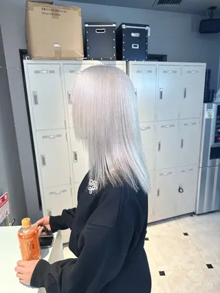 セミロング カラー 🪄池袋ハイトーン 🪄ブリーチカラーのヘアスタイル