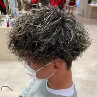 ショート カラー パーマ メンズ 銀座メンズNo1🦚 ブリーチ🌿レイヤーのヘアスタイル