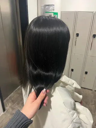 ミディアム 岡田 琉花のヘアスタイル