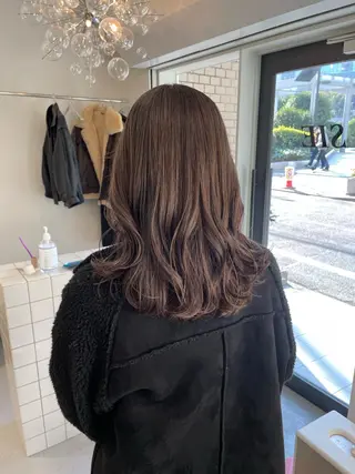 セミロング カラー Koto🌿 ブリーチなしカラーのヘアスタイル