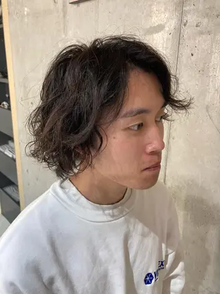 ミディアム パーマ メンズ 新宿／透明感カラー／ 阿久津凜のヘアスタイル