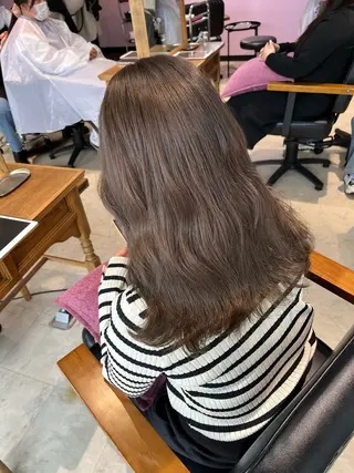 セミロング カラー 藤井 貴美子のヘアスタイル
