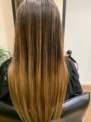 ロング カラー 伊藤 裕貴のヘアスタイル