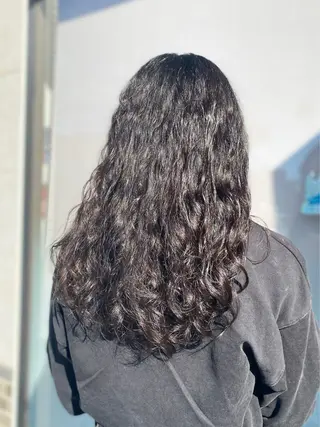 ロング パーマ 横手 亜紀のヘアスタイル