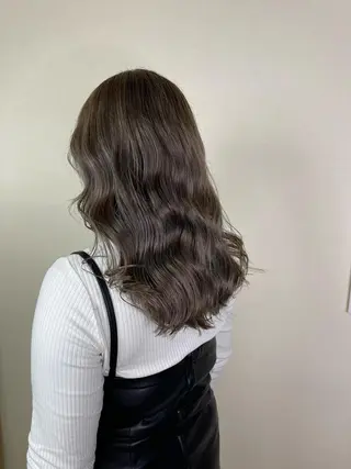 ロング カラー ハイライトカラー✨ グレージュ✨鎌倉光洋のヘアスタイル