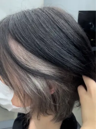 カラー mono / Manatoのヘアスタイル