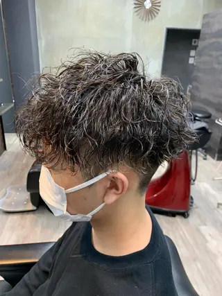 ショート パーマ メンズ 尾﨑 純也のヘアスタイル