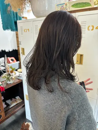 セミロング カラー LOMARLIE JURIAのヘアスタイル