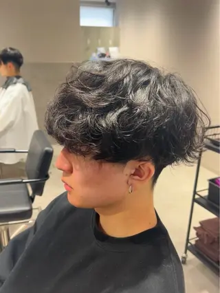 ショート カラー パーマ メンズ 【シャドウパーマ センターパート】義心のヘアスタイル