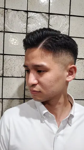 ショート ヒロ銀座プレミアムバーバー新宿店所属・髙司 哲伸のヘアスタイル