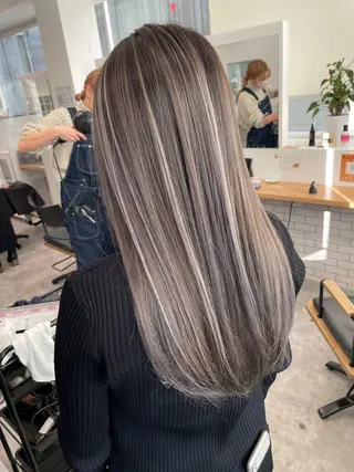 ロング カラー ブリーチ/ベージュ /レイヤー/ひよりのヘアスタイル