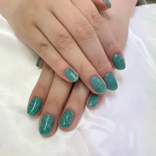 ネイル esNAIL新宿西口店所属・emi esNAILのネイルデザイン