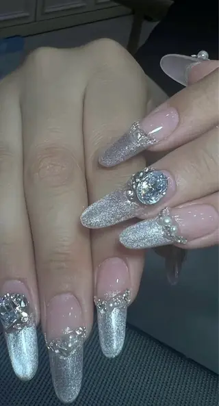 ネイル 高木 維麗絲のネイルデザイン