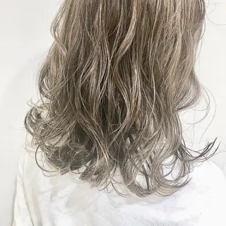 カラー teddy所属・韓国レイヤー//ブラ ウンカラー🐼メイのヘアスタイル