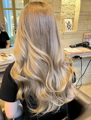 ロング 箕浦 稜真のヘアスタイル