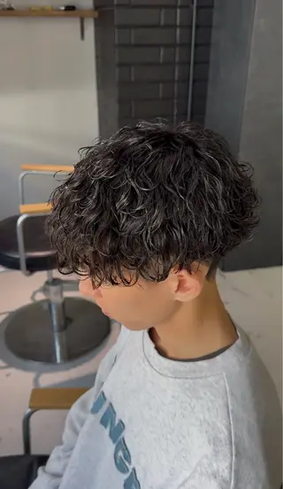 ショート パーマ メンズ men's salon gaudi 高槻店所属・曲がる縮毛矯正/ 波巻きパーマ/川岸のヘアスタイル