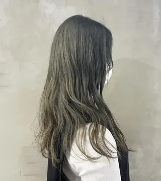 ロング カラー デザインカラーとハイ トーン/HIROKIのヘアスタイル