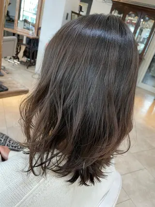 ミディアム 金子 しおりのヘアスタイル