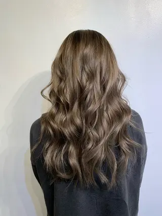 ロング カラー yuri🌼 NUMBER 天王寺のヘアスタイル