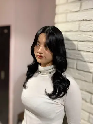 セミロング shes茶屋町アリサ 🎀顔周り×韓国風のヘアスタイル