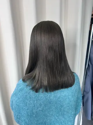 ミディアム カラー mizuki THREE（A）のヘアスタイル
