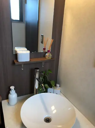 Acupuncture  salon LINOA リノア鍼灸院所属・ヘッドスパ鍼/小顔鍼 耳ツボ 　LINOAのエステ・リラクイメージ