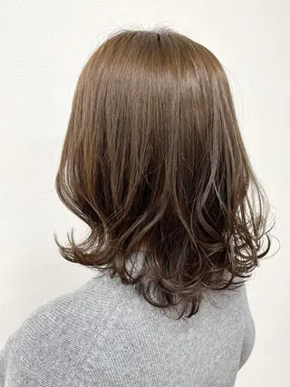 ミディアム 小林 愛花のヘアスタイル