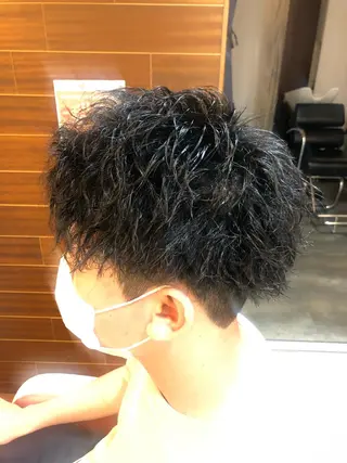 ショート パーマ メンズ 塩谷黎✨ブリーチ無W カラーメンズパーマ✨のヘアスタイル