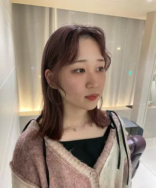 ミディアム 山下 紗里奈のヘアスタイル