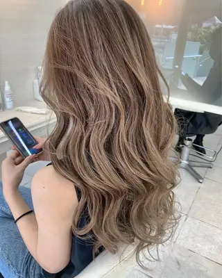 ロング カラー ヘアアレンジ シアーベージュニスト 🥣大石亜里紗のヘアスタイル