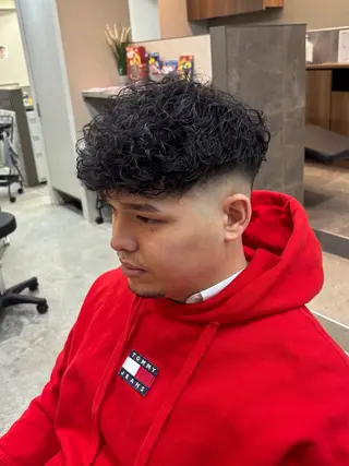 ショート パーマ メンズ 渡 汐音のヘアスタイル