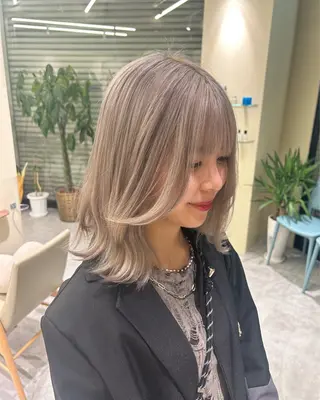 ミディアム 寺澤 花梨のヘアスタイル