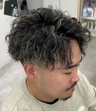 ショート パーマ メンズ TWIST windbycielのヘアスタイル