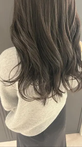 ロング カラー ヘアアレンジ 暗髪カラー🫐パーマ おくだりんかのヘアスタイル