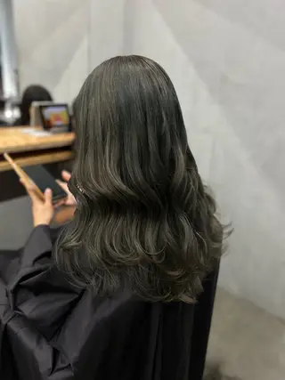 ロング N/デザインカラー 🌿ナギのヘアスタイル