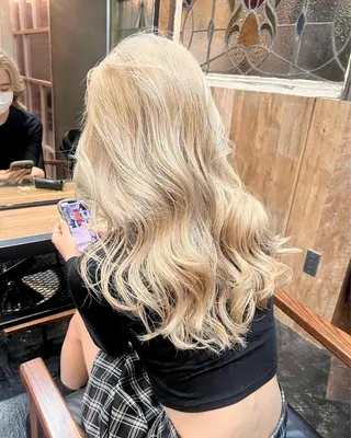 ロング ハイトーンカラー🍑 心斎橋のヘアスタイル
