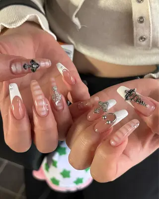 ネイル 🪐富島彩夏 /海外nail🪐のネイルデザイン
