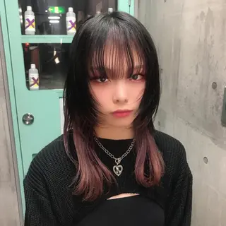 カラー ミディアム ウルフカットデザイン カラー特化アールイーのヘアスタイル