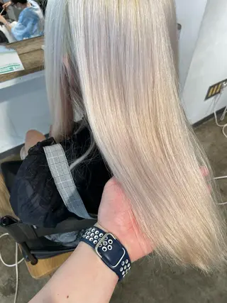 ロング カラー ハイトーン/レイヤー /ケアブリーチ石川治のヘアスタイル