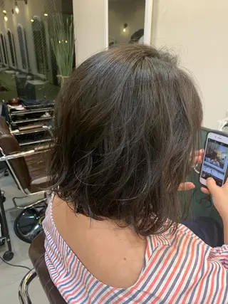 ミディアム 大木 華のヘアスタイル