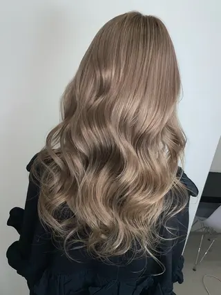 ロング カラー 八代 珠羽のヘアスタイル