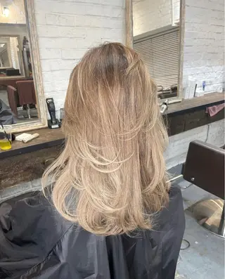 セミロング カラー RINA ブリーチ / 海外レイヤーのヘアスタイル